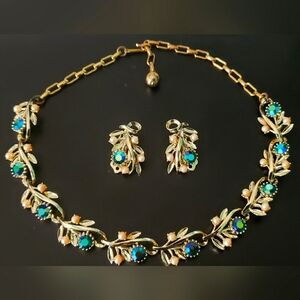 Elegant Gold-tone and Green Rhinestone Necklace and Clipon Earring Set